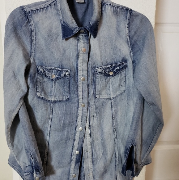 red tulips Tops - RED TULIPS Chambray Shirt